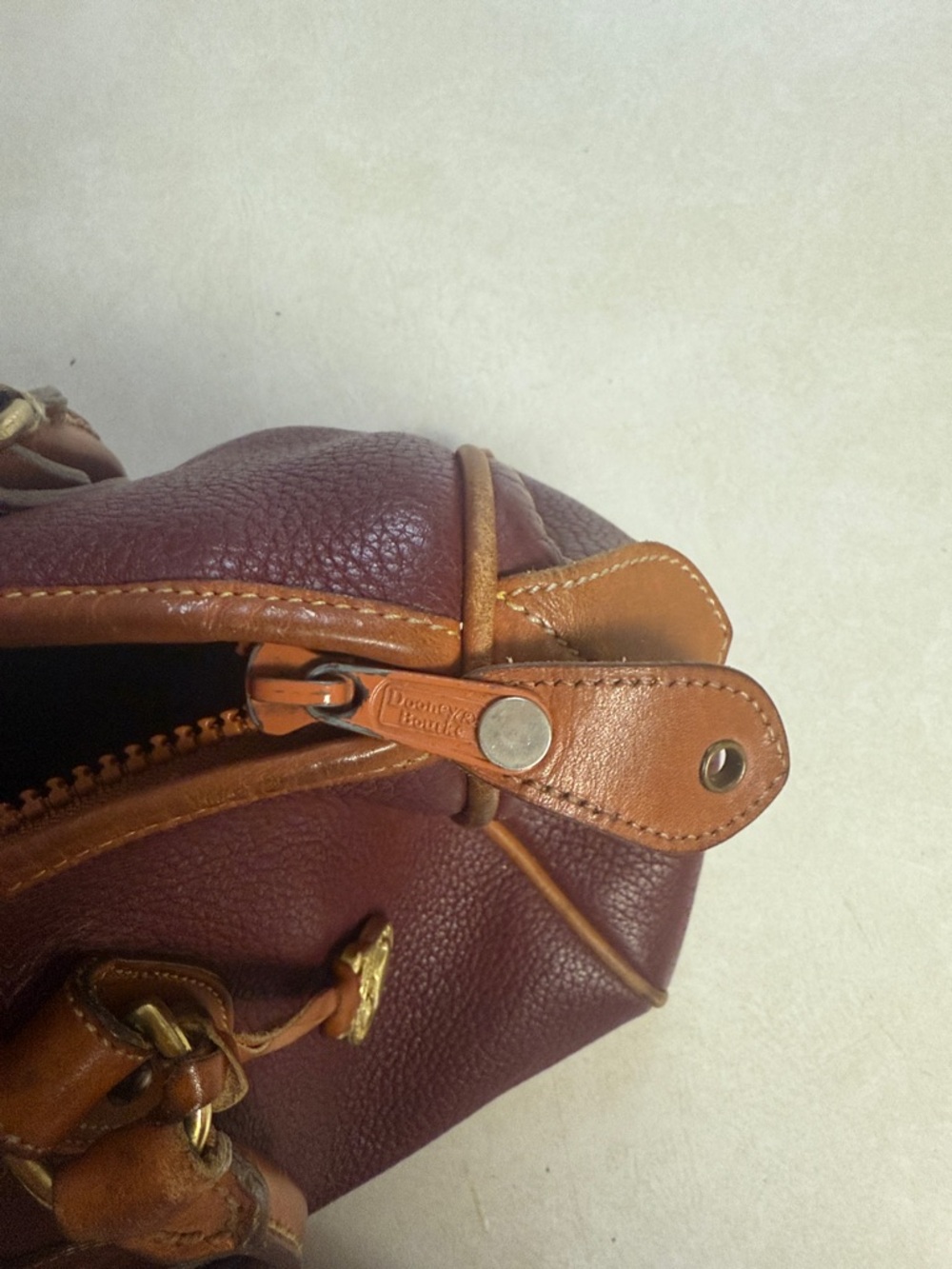 Dooney & Bourke Burgundy Pebble Leather Satchel with Tan Trim VINTAGE β¦οΈπΈπΌπ― - Picture 10 of 14